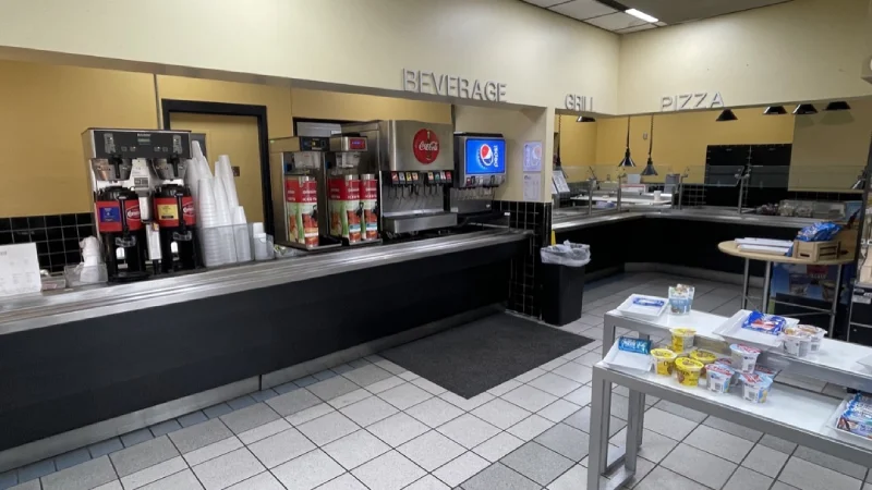 Fast food beverage and pizza counter.